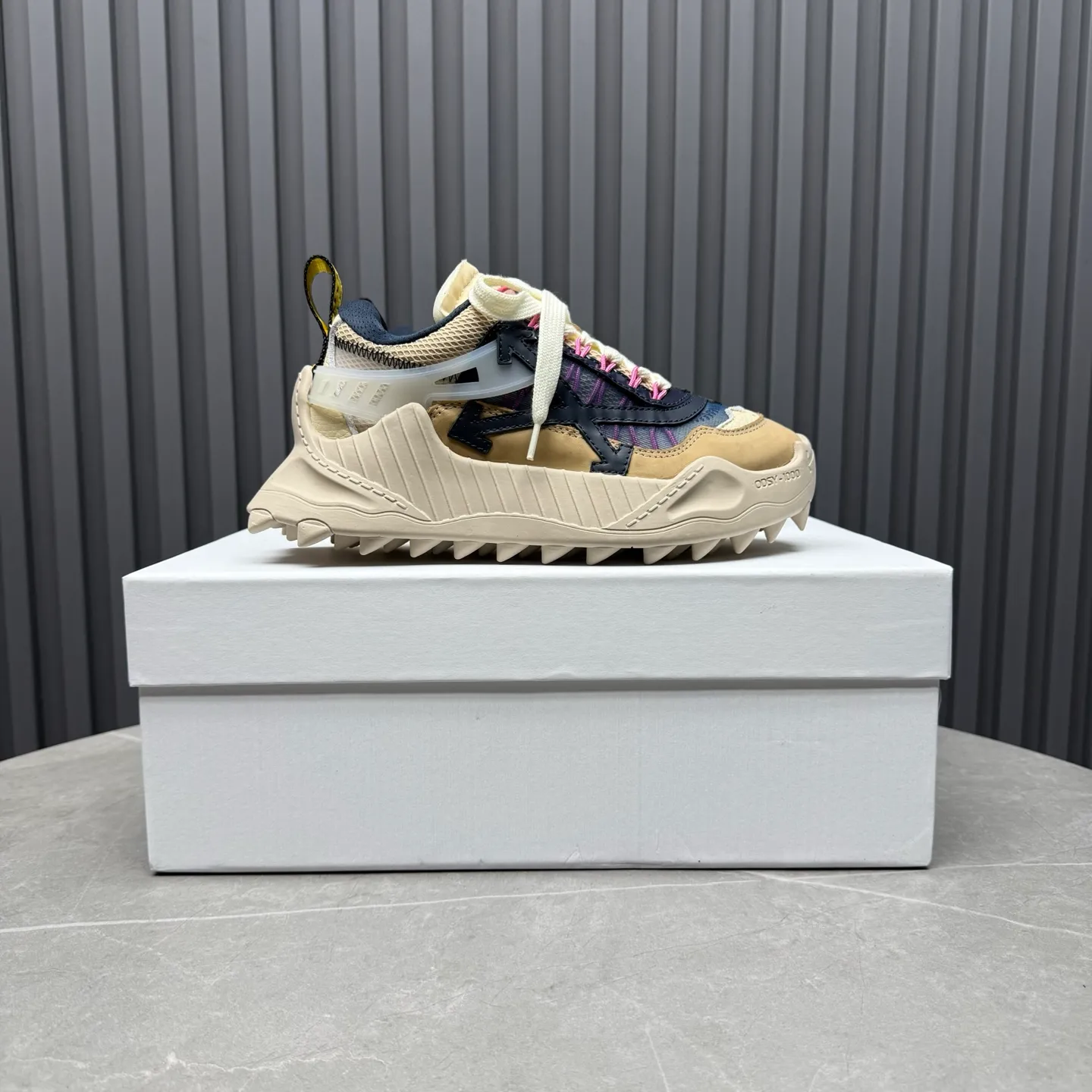 【OFF WHITE】P: 680💰Couple model, Size: Female 35-40; Male 39-44 (customized at 45.46) 2025SS trendy brand OFF WHITE classic popular model, combined outsole, official website original 1:1 developed top-level copy, ️Selected imported high-mercerized matte cowhide splicing breathable mesh ✔️Breathable lining, breathable and comfortable, simple and personalized design, official website rubber outsole.